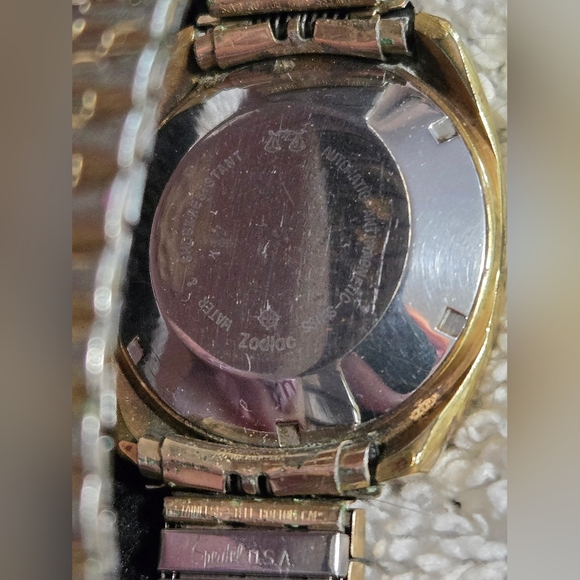 Rare Zodiac men's Vintage gold tone Swiss watch - Picture 3 of 4